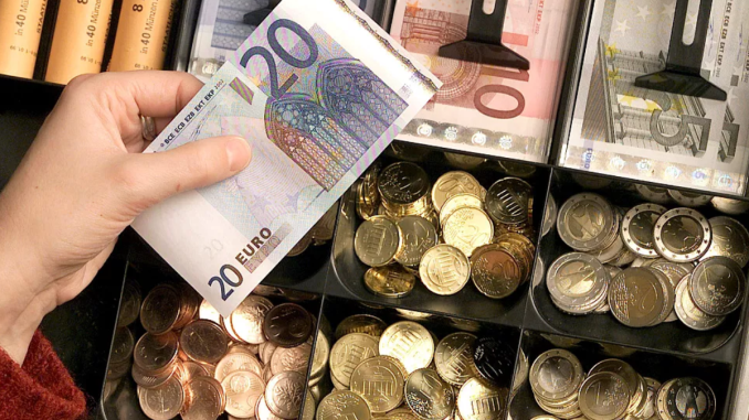 Nền kinh tế khu vực Euro tăng tốc lên mức cao nhất trong 11 tháng qua